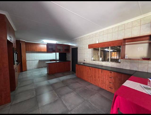 4 BEDROOM HOUSE FOR SALE IN ROTHDENE